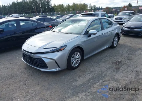 2025 Toyota Camry Le z USA, uszkodzony, nr VIN 4T1DAACK0SU131275